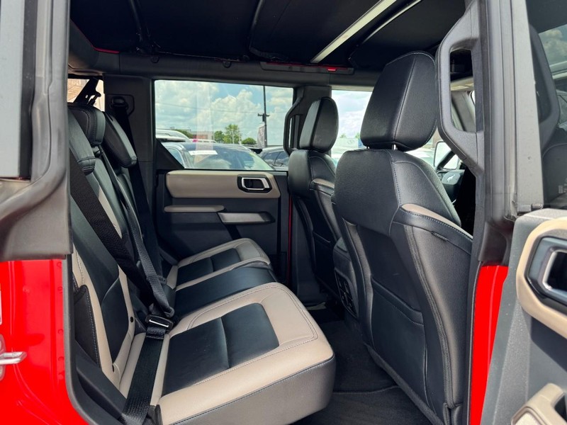 Ford Bronco Vehicle Full-screen Gallery Image 13