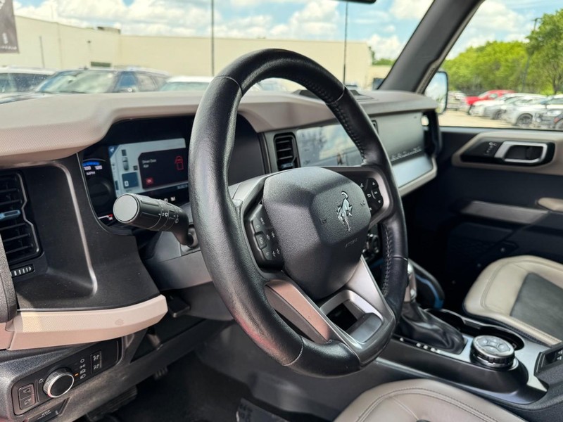 Ford Bronco Vehicle Full-screen Gallery Image 15