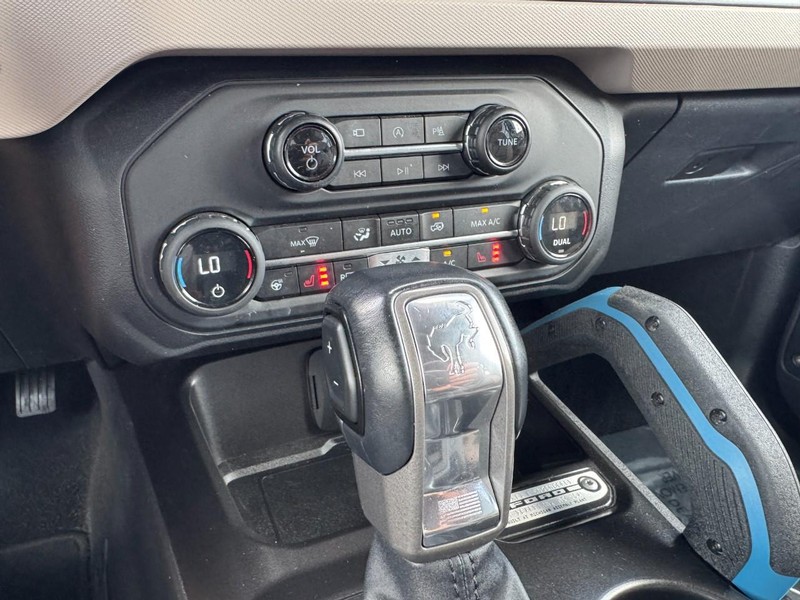 Ford Bronco Vehicle Full-screen Gallery Image 17