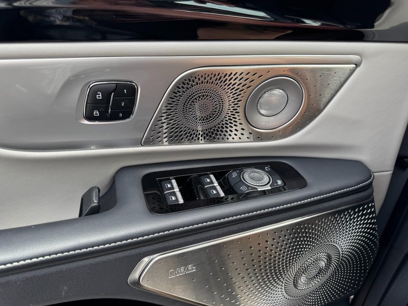 Lincoln Nautilus Vehicle Full-screen Gallery Image 25