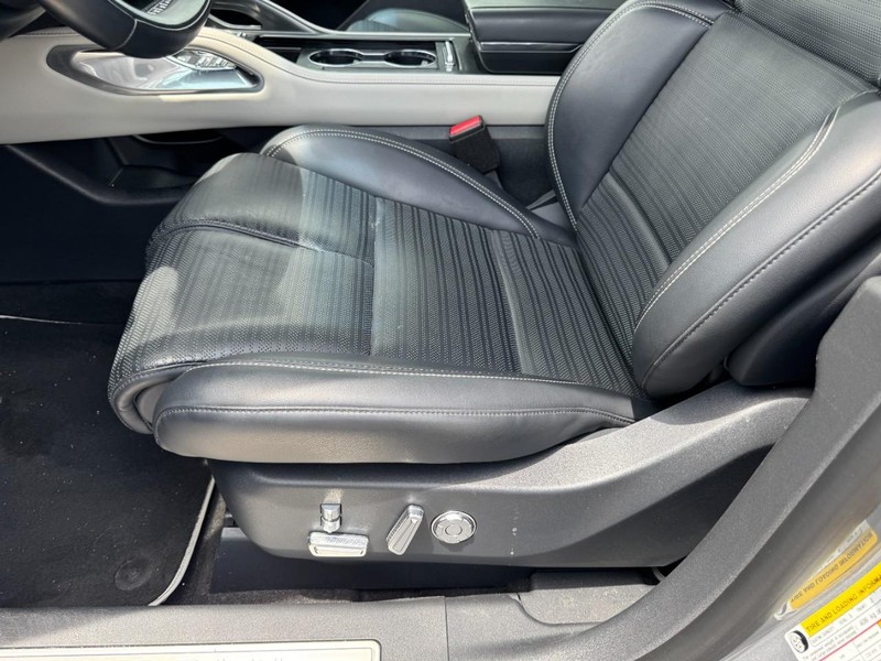 Lincoln Nautilus Vehicle Full-screen Gallery Image 26