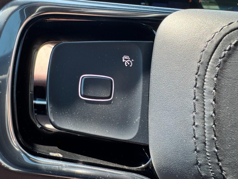 Lincoln Navigator L Vehicle Full-screen Gallery Image 18