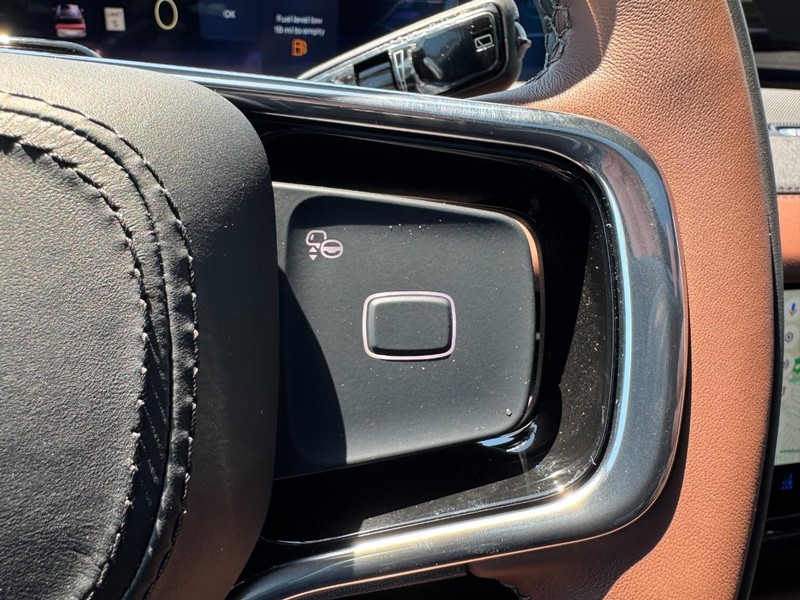 Lincoln Navigator L Vehicle Full-screen Gallery Image 19