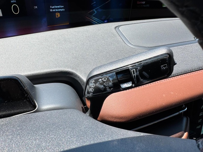 Lincoln Navigator L Vehicle Full-screen Gallery Image 21