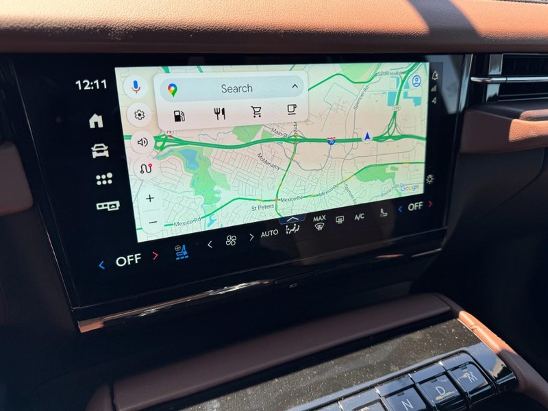Lincoln Navigator L Vehicle Full-screen Gallery Image 23