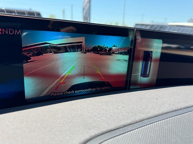 Lincoln Navigator L Vehicle Full-screen Gallery Image 24