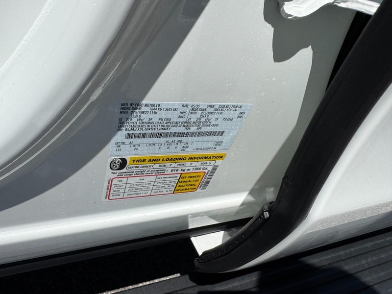 Lincoln Navigator L Vehicle Full-screen Gallery Image 28