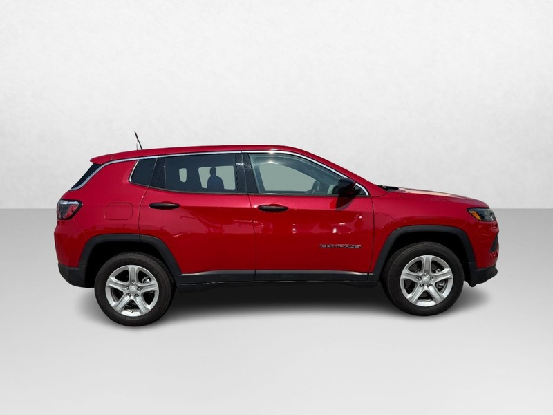 Jeep Compass Vehicle Full-screen Gallery Image 04