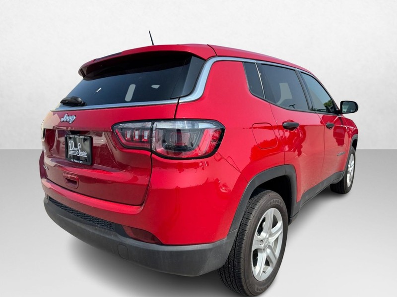 Jeep Compass Vehicle Full-screen Gallery Image 05
