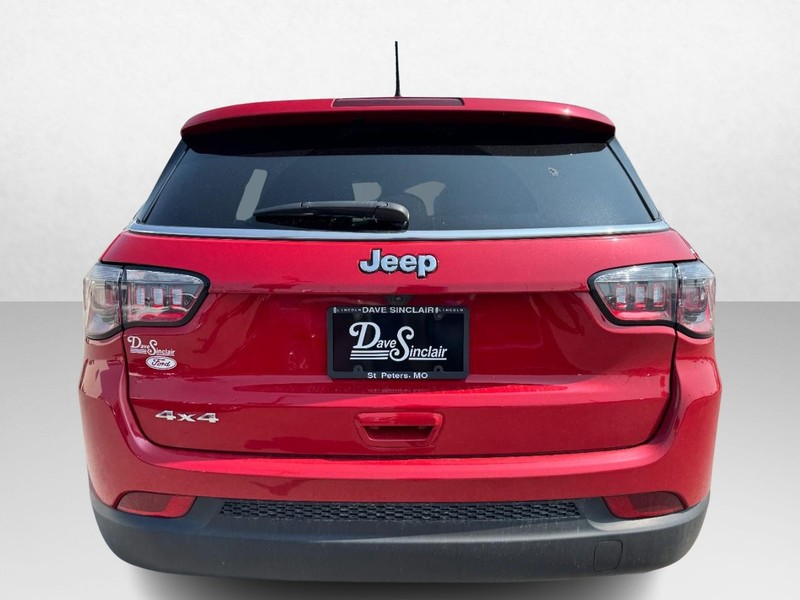 Jeep Compass Vehicle Full-screen Gallery Image 06