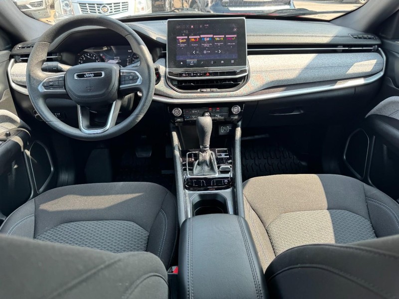 Jeep Compass Vehicle Full-screen Gallery Image 09