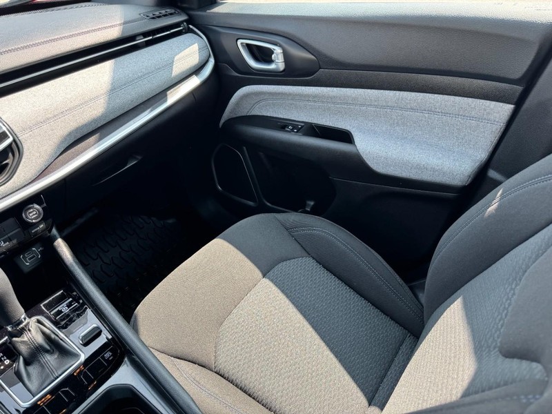 Jeep Compass Vehicle Full-screen Gallery Image 11