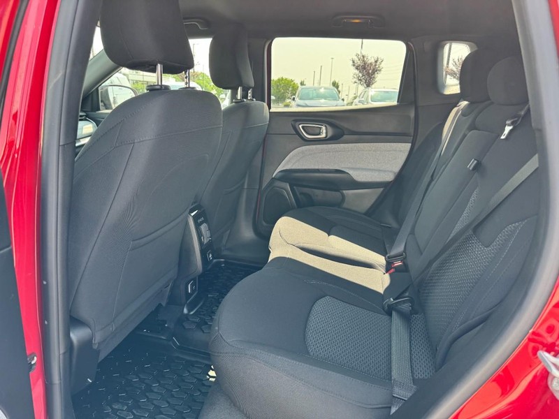 Jeep Compass Vehicle Full-screen Gallery Image 12