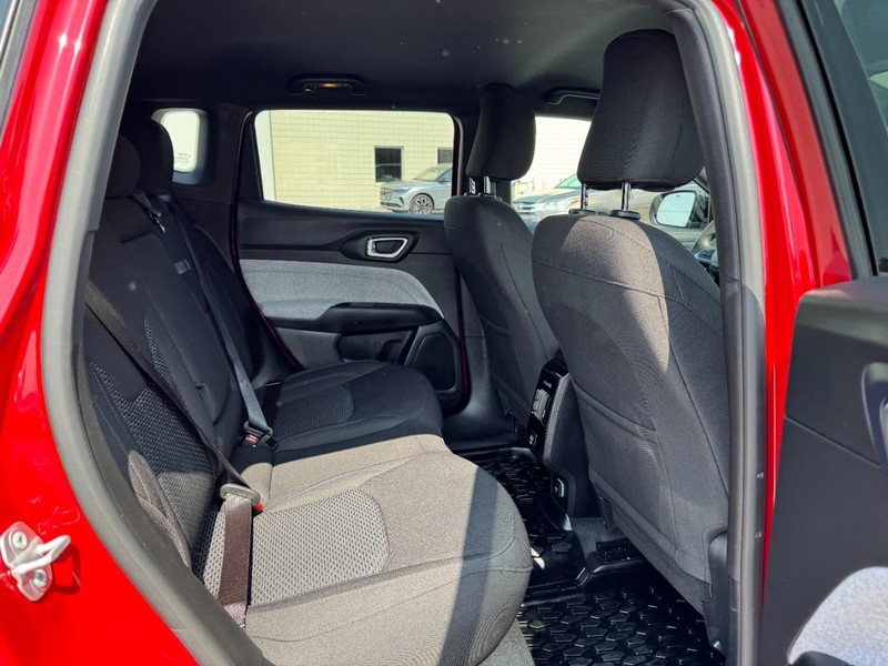 Jeep Compass Vehicle Full-screen Gallery Image 13
