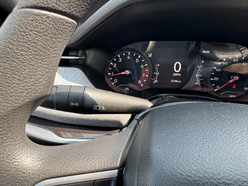 Jeep Compass Vehicle Full-screen Gallery Image 20