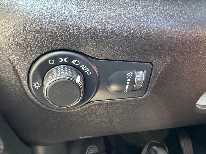Jeep Compass Vehicle Full-screen Gallery Image 22