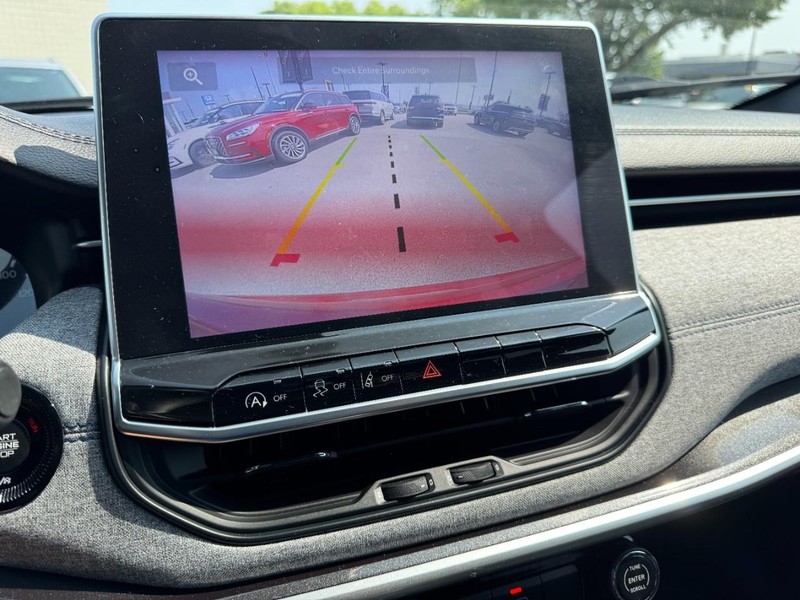 Jeep Compass Vehicle Full-screen Gallery Image 24
