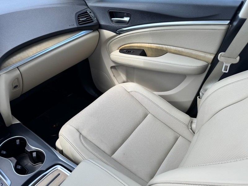 Acura MDX Vehicle Full-screen Gallery Image 11