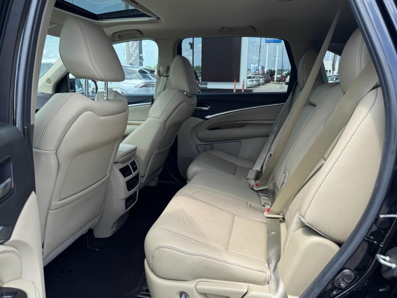 Acura MDX Vehicle Full-screen Gallery Image 12