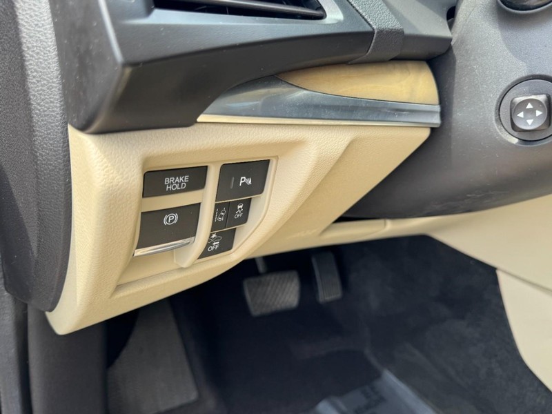 Acura MDX Vehicle Full-screen Gallery Image 14