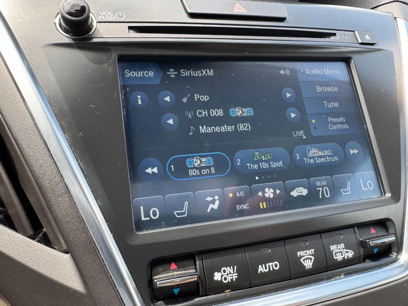 Acura MDX Vehicle Full-screen Gallery Image 16
