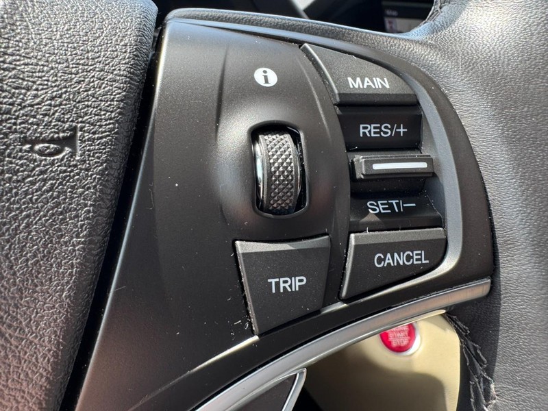 Acura MDX Vehicle Full-screen Gallery Image 19