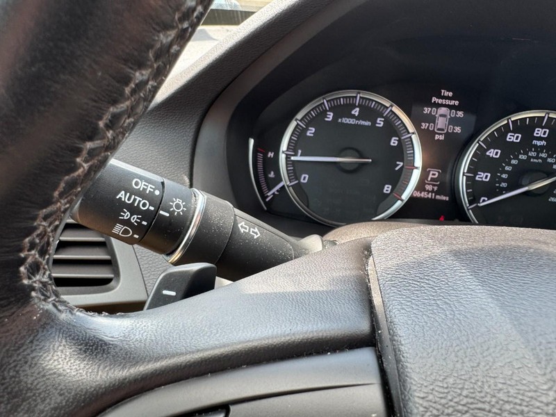Acura MDX Vehicle Full-screen Gallery Image 20