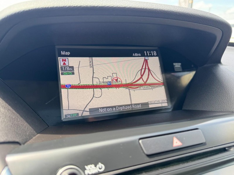 Acura MDX Vehicle Full-screen Gallery Image 23