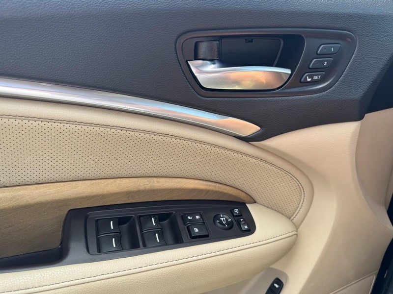 Acura MDX Vehicle Full-screen Gallery Image 25