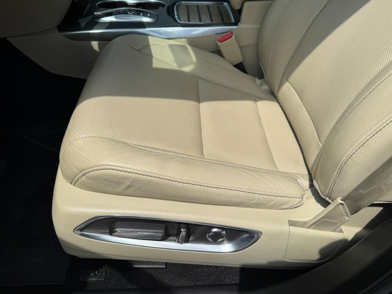 Acura MDX Vehicle Full-screen Gallery Image 26