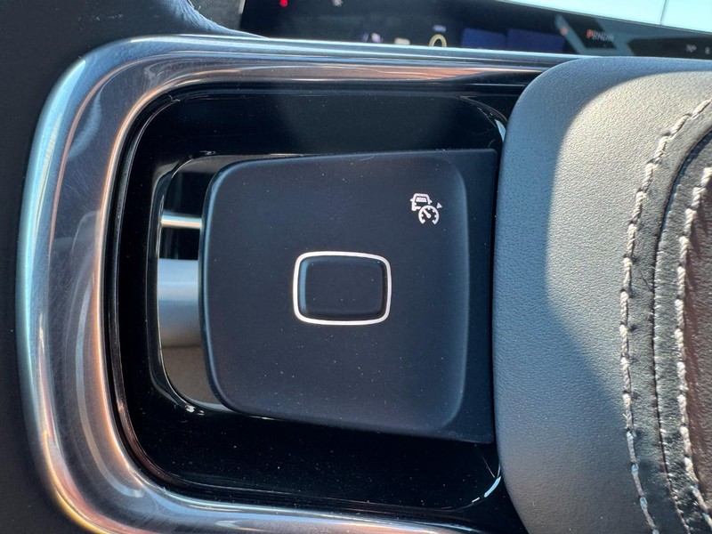 Lincoln Navigator Vehicle Full-screen Gallery Image 18