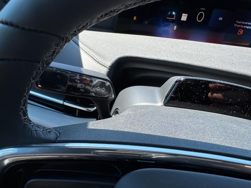 Lincoln Navigator Vehicle Full-screen Gallery Image 20