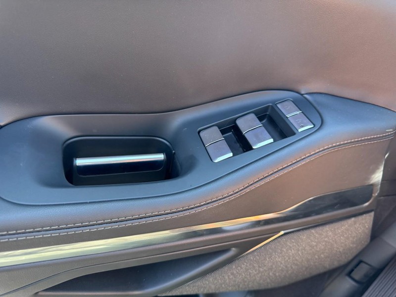 Lincoln Navigator Vehicle Full-screen Gallery Image 25