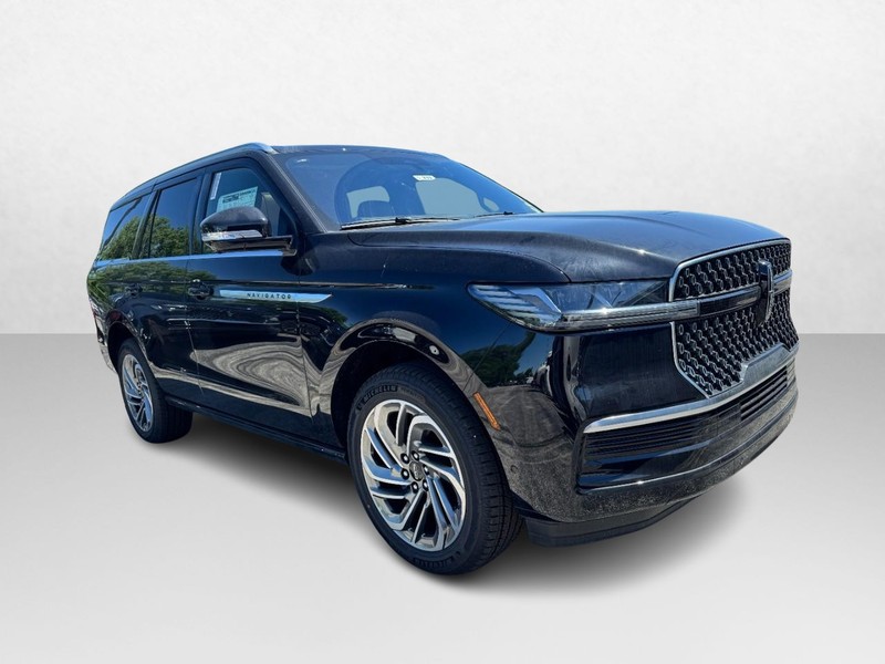 Lincoln Navigator Vehicle Full-screen Gallery Image 03