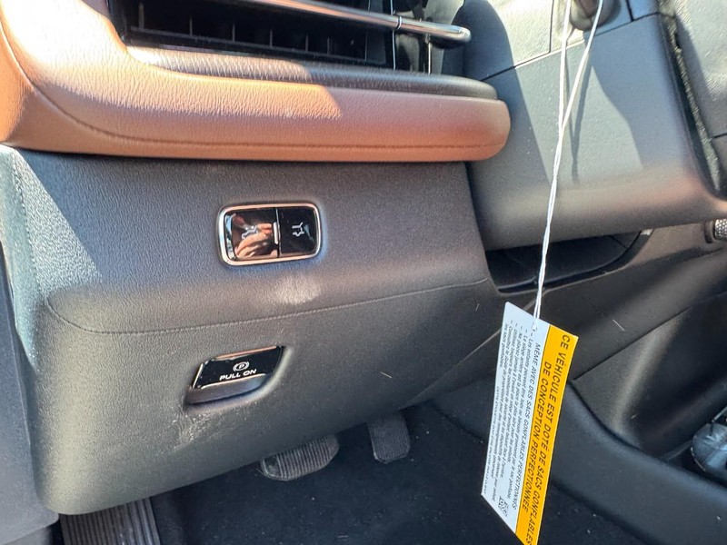 Lincoln Navigator Vehicle Full-screen Gallery Image 14