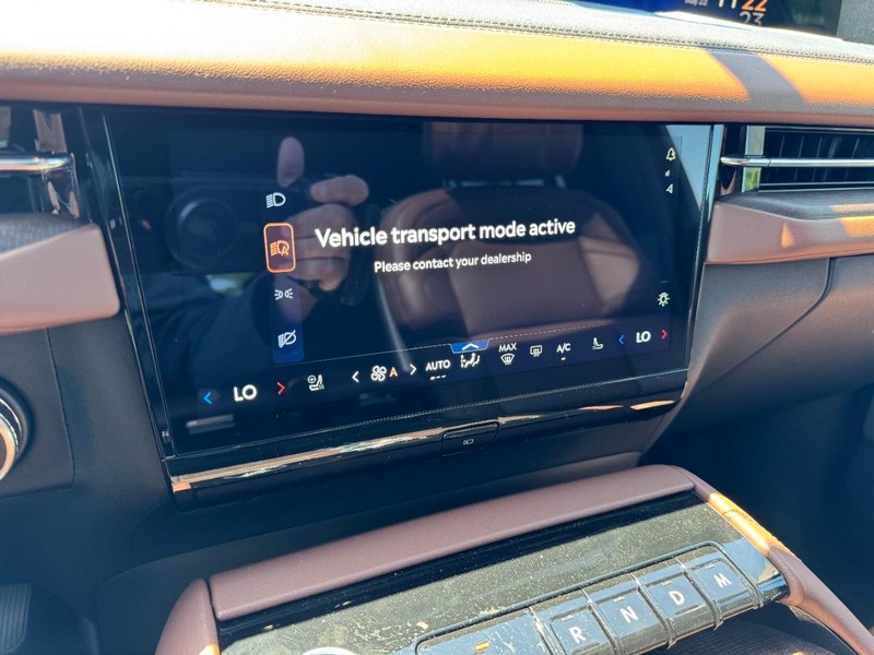 Lincoln Navigator Vehicle Full-screen Gallery Image 16