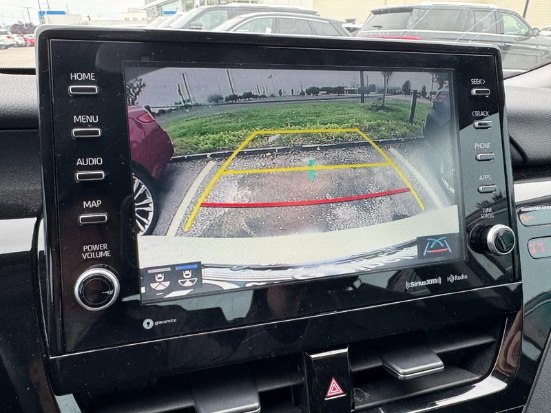 Toyota Camry Vehicle Full-screen Gallery Image 24