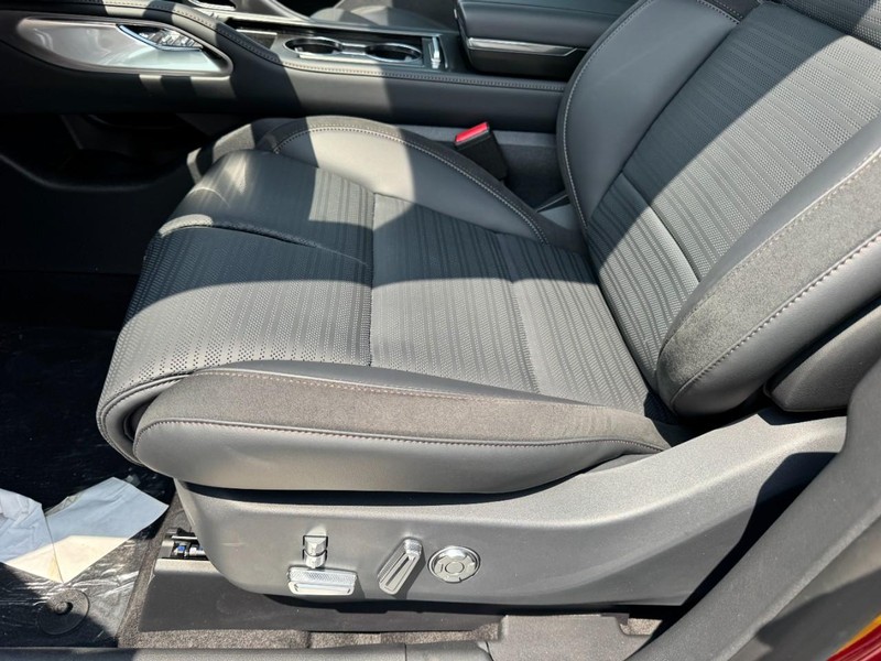 Lincoln Nautilus Vehicle Full-screen Gallery Image 26