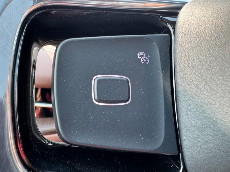 Lincoln Navigator L Vehicle Full-screen Gallery Image 18