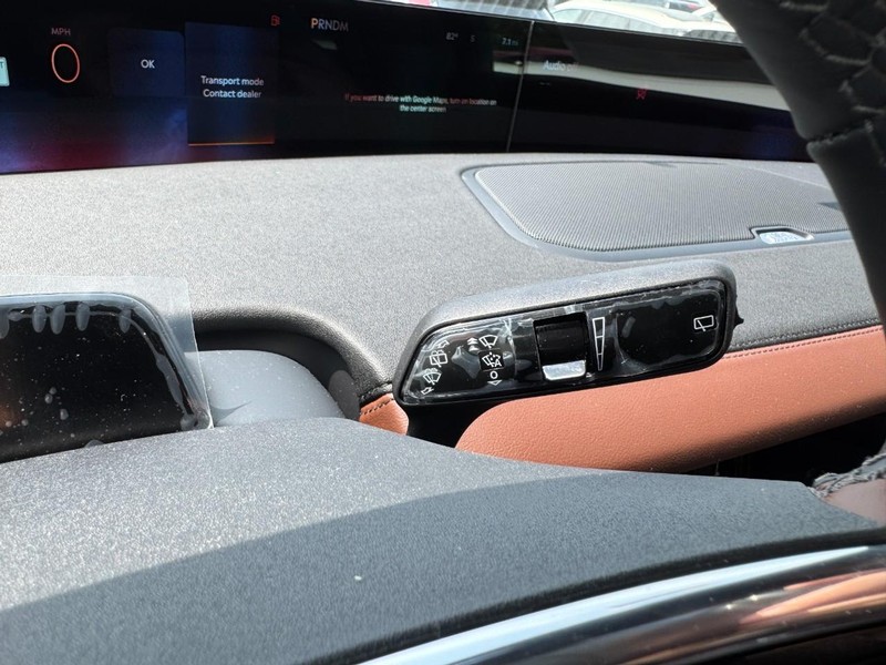 Lincoln Navigator L Vehicle Full-screen Gallery Image 21
