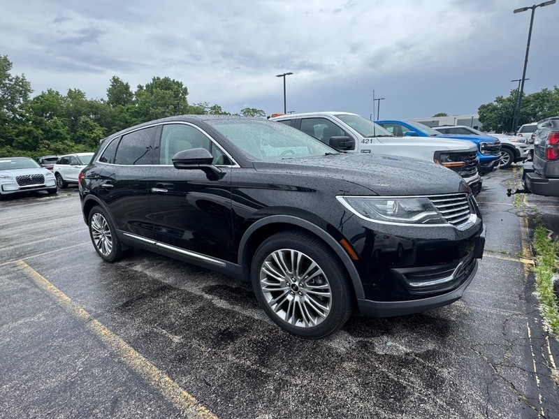 Lincoln MKX Vehicle Full-screen Gallery Image 02