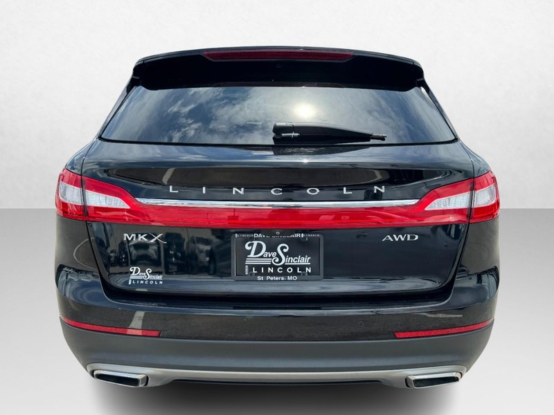 Lincoln MKX Vehicle Full-screen Gallery Image 06
