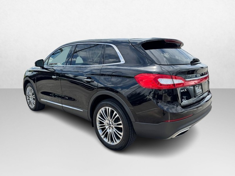 Lincoln MKX Vehicle Full-screen Gallery Image 07