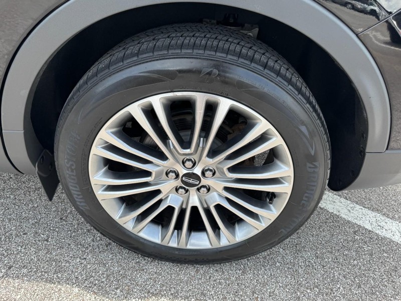 Lincoln MKX Vehicle Full-screen Gallery Image 27
