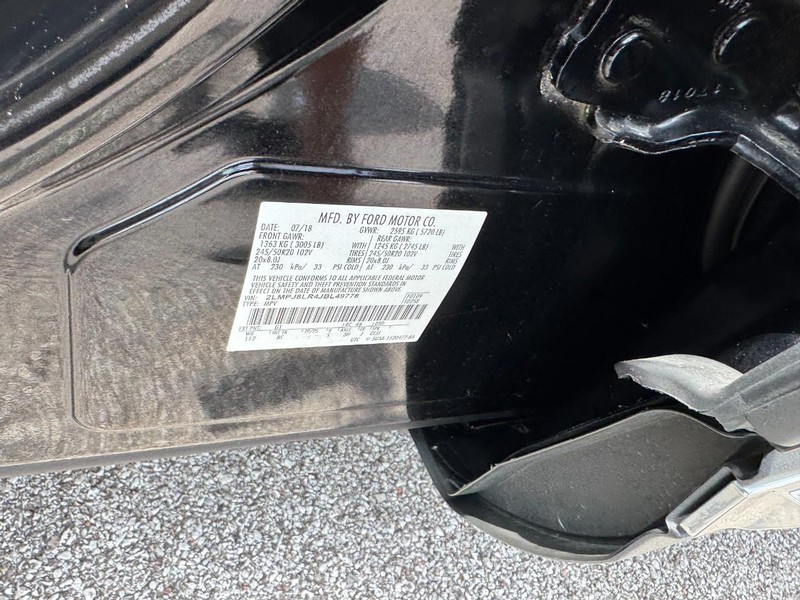 Lincoln MKX Vehicle Full-screen Gallery Image 28
