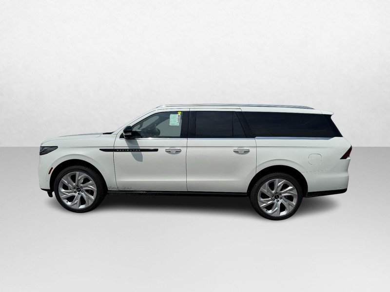 Lincoln Navigator L Vehicle Full-screen Gallery Image 08
