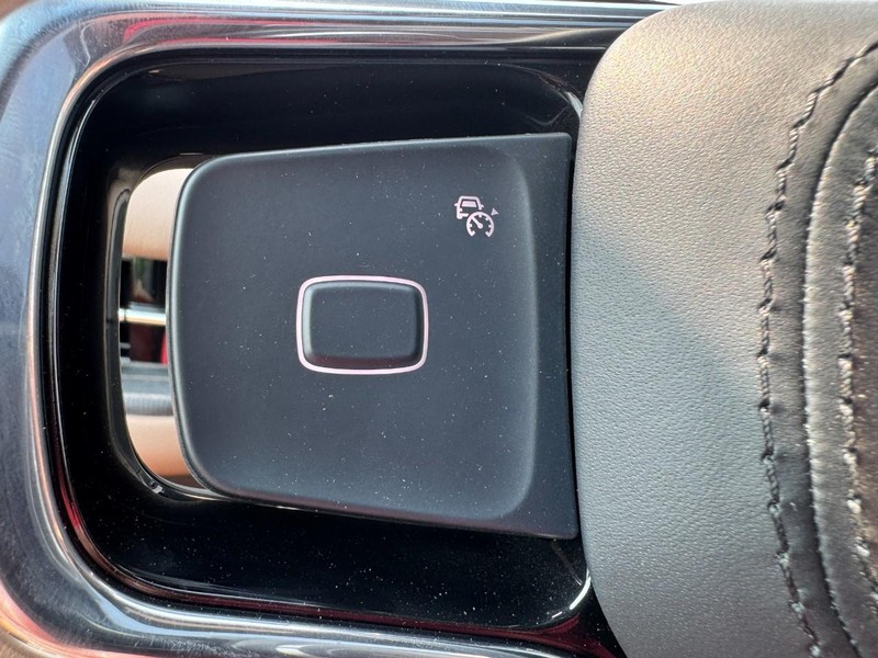 Lincoln Navigator L Vehicle Full-screen Gallery Image 18