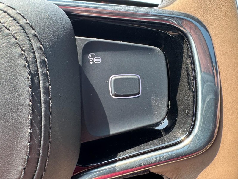 Lincoln Navigator L Vehicle Full-screen Gallery Image 19