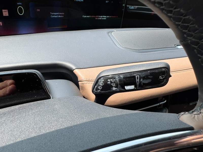 Lincoln Navigator L Vehicle Full-screen Gallery Image 21