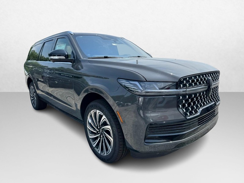 Lincoln Navigator L Vehicle Full-screen Gallery Image 03